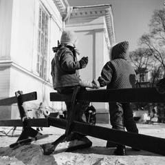 Children playing in Vanha Kirkkopuisto