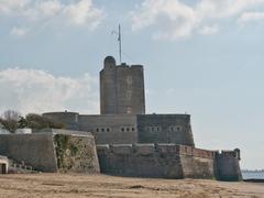 Donjon de Fouras with beach view