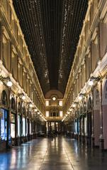 Galeries Saint Hubert at night