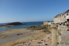 Saint-Malo rempart de la plage de Bon-secours with Grand Bé in the distance