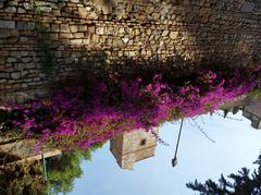 Die Alcazaba in Málaga, Spanische maurische Festung auf einem Hügel an einem klaren Tag