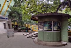 Bangalore Aquarium with large glass windows and a fountain