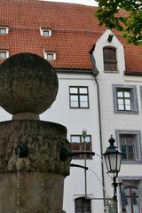 Fountain in the Old Court and view of the West Wing