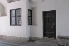 doorway and window under arch at Alter Hof in Burgstraße