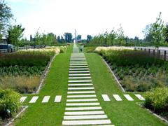 Jardin des Deux Rives view of the walkway