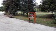 Bordeaux public garden book-sharing box