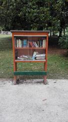 Bordeaux public garden book-sharing box