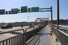 traffic on Guandu Bridge on December 17, 2016