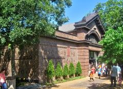 The Bird House in Lincoln Park, Chicago (1904)