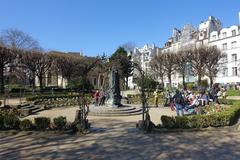 Square René Viviani in Paris