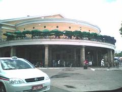 Exterior view of Mercado Modelo with buildings and harbor in the background