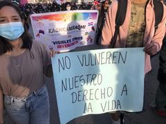 Cartel en la marcha LGTBQ en Cusco