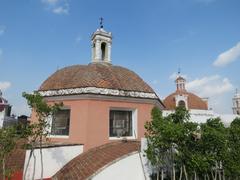 Cúpula del Templo de San Juan de Letrán desde la terraza del Museo Amparo