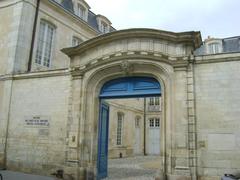 Hôtel Fleuriau entrance at 10 Rue Fleuriau, La Rochelle