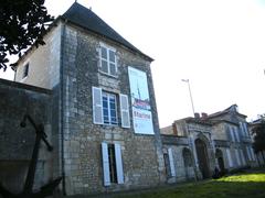 Tour Nord-Ouest and entrance portal of Hôtel de Cheusses