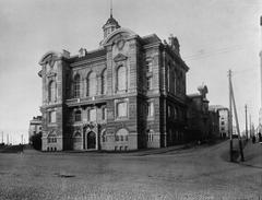 Aleksanterin kymnaasi building at the intersection of Arkadiankatu 7 and Nervanderinkatu 2