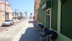 Pizzeria with a beach view in Valencia, likely Pescadores beach