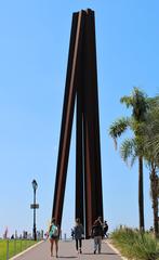 Neuf lignes obliques sculpture in Nice, France