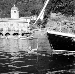 Daphne at San Fruttuoso with Göran Schildt in the water