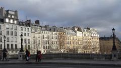 View of Pont Neuf and buildings on Île de la Cité in Paris