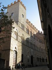 people talking at the foot of a palazzo in Siena