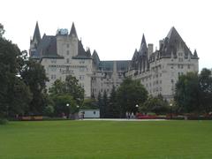 Parc Major's Hill with Château Laurier in Ottawa