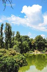 Panoramic view of Parque Tezozómoc with green landscapes and lake