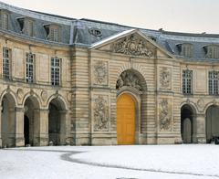 La Petite Ecurie under snow in Versailles