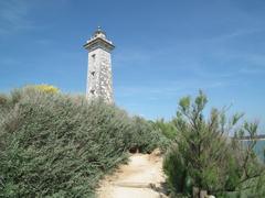 Saint-Georges-de-Didonne coastal path with Vallières lighthouse