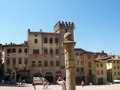 Arezzo Piazza Grande Colonna del Petrone