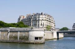 Square de l'Île-de-France in Paris