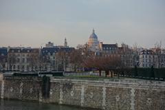 Square de l'Île-de-France in Paris