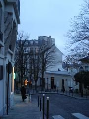 Street view of Rue Ravignan in Paris