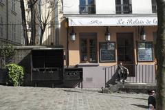 Restaurant at Place Émile-Goudeau in the 18th arrondissement of Paris