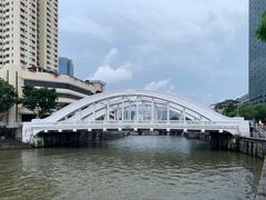 Elgin Bridge in Singapore with blue sky