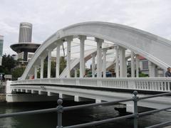 Elgin Bridge in Singapore lit up at night