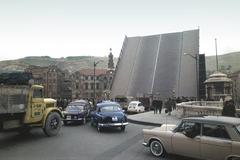 Bilbao City Hall bridge open