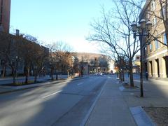 Avenue McGill College in Montréal with Portail Roddick on rue Sherbrooke