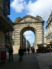 City gate at Place Gambetta in 2006