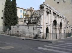 Nîmes La porte Auguste