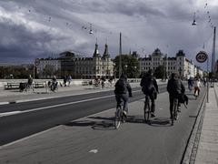 Queen Louise's Bridge in summer 2012 with new wide bikeways added