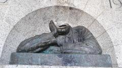 Vandalized bust of Cecil Rhodes at Rhodes Memorial