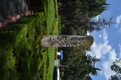 Replica stele at Parque Hundido