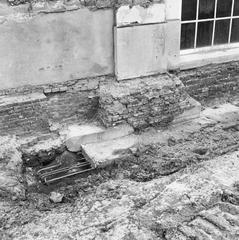 detail view of foundation at Rijksmonument number 408908 in Veenklooster