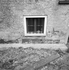 foundation with basement window of rijksmonument number 408908