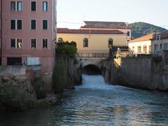 Arco di Mezzo and Sottobattaglia canal in Battaglia Terme