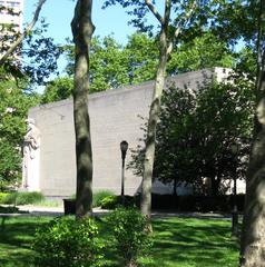 Brooklyn War Memorial northwest view in Cadman Plaza Park