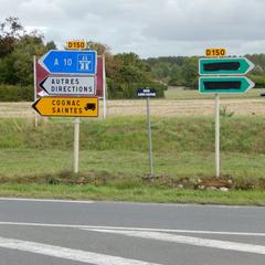 directional road signs D21b and KD21b in Saint-Jean-d'Angély