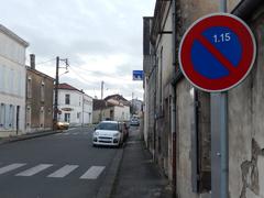 Panneau de signalisation B6a2 sur l'Avenue de Saintes à Saint-Jean d'Angély