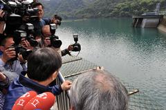 Taipei Mayor Ko Wen-je inspecting Feicui Reservoir